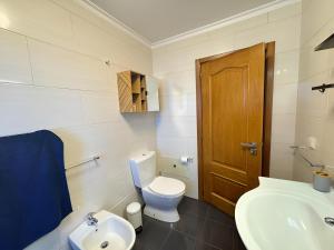 a bathroom with a toilet and a sink at Bella Vista Studio in Canhas