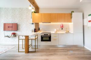 Η κουζίνα ή μικρή κουζίνα στο GuestRedy - A Modern Stay in Machico