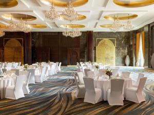 Nhà hàng/khu ăn uống khác tại Raffles Dubai +246 ảnh