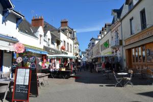 a city street with tables and chairs and buildings at Caboteurs in Le Pouliguen