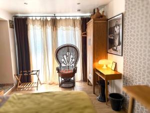 a room with a chair in front of a window at Origines in Tautavel