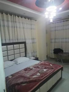 En eller flere senge i et værelse på Murree top hotel