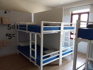 Palanda nebo palandy na pokoji v ubytování Albergue Goas