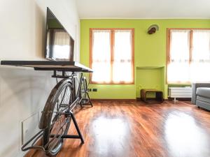 a bike on a stand in a room with green walls at Corso San Gottardo - Darsena Flat in Milan