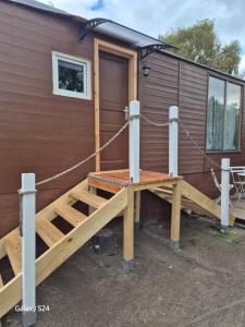 a front porch of a tiny house with a door at Haus Evelynchen auf Rädern Deutschhof in Deutschhof
