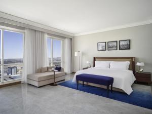 Ένα ή περισσότερα κρεβάτια σε δωμάτιο στο Fairmont Dubai