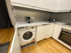 Kuchyň nebo kuchyňský kout v ubytování Appartement cosy avec mezzanine proche Paris + 42 fotografií