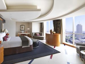 Ένα ή περισσότερα κρεβάτια σε δωμάτιο στο Fairmont Dubai +166 φωτογραφίες