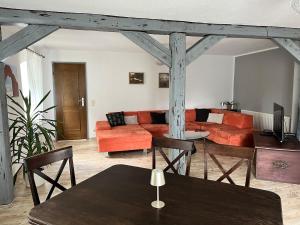 a living room with a couch and a table at Zum alten Rittergut in Malschwitz
