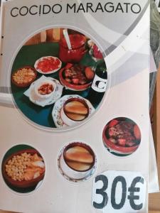 a sign for a display of food in a box at Hostería Casa Flor in Murias de Rechivaldo