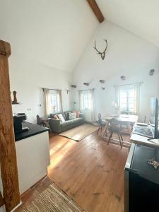 a living room with a couch and a table at Das KRANACH 28 in Fötschach