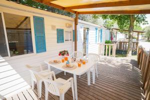 Μπαλκόνι ή βεράντα στο Happy Camp mobile homes in Camping Riccione