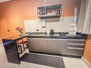 Kuchyň nebo kuchyňský kout v ubytování Maravilhoso loft com + ar condoicionado e vaga + 9 fotografií