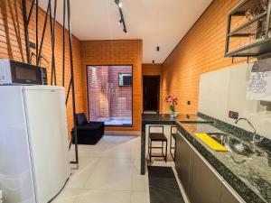 Kuchyň nebo kuchyňský kout v ubytování Maravilhoso loft com + ar condoicionado e vaga