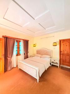a bedroom with a white bed and a window at Shangrilla House Murree, Bhurban in Murree