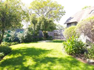a yard with green grass and a house at Charming Loft-Style Appartment in Sandton +9 photos