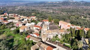 an aerial view of a village with houses at Casa Sorgente in Ágioi Doúloi
