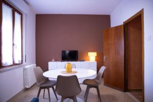 a room with a table and chairs and a tv at La Corte Del Pane in Corridonia