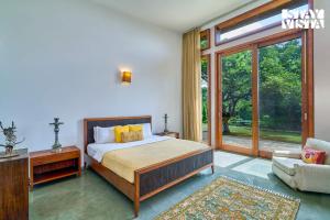 Katil atau katil-katil dalam bilik di Jay House by StayVista - Leisure oasis with pool, snooker, table tennis & foosball fun