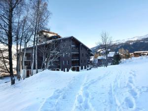Studio agréable près des pistes avec terrasse et casier à skis - FR-1-181-2528 v zimě + 5 fotografií