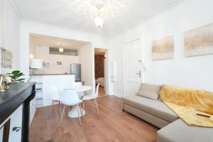 Kuchyň nebo kuchyňský kout v ubytování L'écrin lebrun - Hypercentre Bordeaux