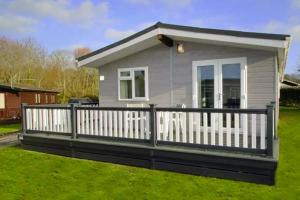 Bygningen som campingpladsen ligger i