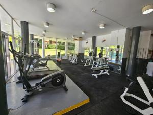 a gym with several treadmills and exercise bikes at Lindisimo Apartamento en Country H Univ Austral in Pilar