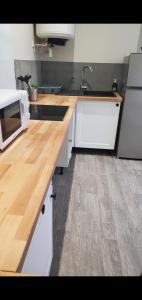 Η κουζίνα ή μικρή κουζίνα στο Le Nid douillet Proche centre-ville