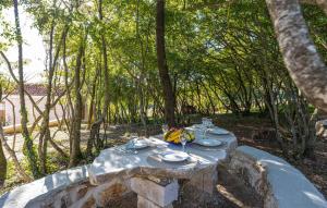 Κήπος έξω από το Lovely Home In Sinj