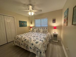 Postel nebo postele na pokoji v ubytování Yellow Sunshine