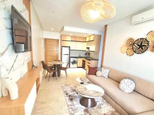 a living room with a couch and a table at Hivernage Founty in Agadir