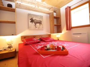 a bedroom with a red bed with a horse on it at Chalet duplex 4* pour 10 pers. avec sauna, animaux admis, parking, à Valloire - FR-1-263-496 in Valloire