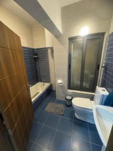 a bathroom with a toilet and a tub and a sink at Room cozy in San Julian 4 in St Julian's