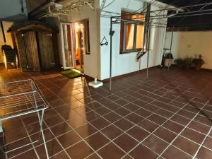 an empty room with a tiled floor in a building at HOUSE ATARFE II MOTRIL in Atarfe
