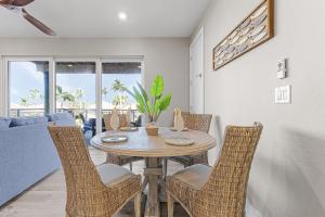 Χώρος καθιστικού στο Luxury Waterfront Escape with Multi-Level Views & Gulf Access - The Sand Dollar