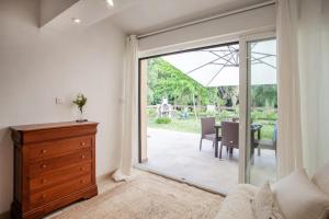 a bedroom with a sliding glass door leading to a patio at Casa Noel in Linguizzetta