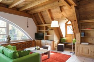 Posezení v ubytování Hotel Schweizerhof Sils Maria, a Faern Collection Hotel