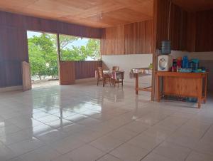 a large living room with a table and chairs at Parfray Homestay Raja Ampat in Airborei