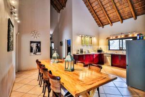 Kuchyň nebo kuchyňský kout v ubytování Eagle Kruger Villa