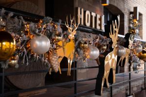 a display of christmas decorations on a wall at Hôtel-SPA Le Moulin De La Wantzenau - Strasbourg Nord in La Wantzenau