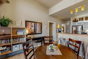 Kuchyň nebo kuchyňský kout v ubytování Chelan Resort Suites - #409 Suite Views 409