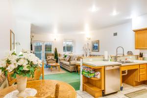 Kuchyň nebo kuchyňský kout v ubytování The Chattanooga at Judith Ann Inn