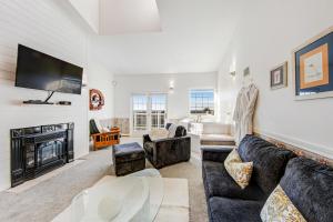 TV a/nebo společenská místnost v ubytování The Charlotte at Judith Ann Inn