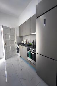 a kitchen with a refrigerator and a washing machine at Limassol Centr Apartament in Limassol