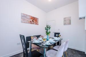 a dining room with a table and chairs at 6BR Home - Sleeps 15 - Ideal for Contractors & Group Stays - Parking in Castleton +119 photos