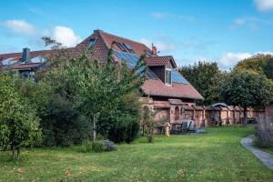 a large house with a roof with a yard at Fewo Inselblick - am Schweriner See in Flessenow