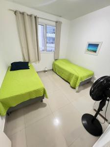 Ένα ή περισσότερα κρεβάτια σε δωμάτιο στο Quarto em Apartamento compartilhado Praia do Morro, Guarapari, Es - 20 m da Praia