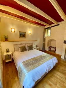 Ένα ή περισσότερα κρεβάτια σε δωμάτιο στο Maison de ville Le Rempart