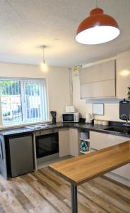 Η κουζίνα ή μικρή κουζίνα στο Tŷ Cefn at The Lodge