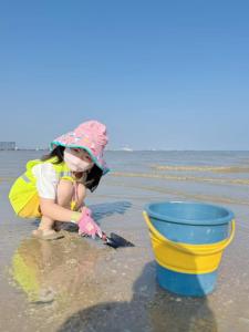 a little girl playing in the sand on the beach at Shangri-La Xiamen in Xiamen